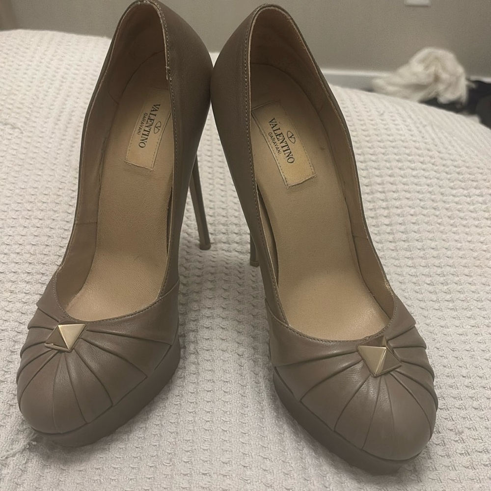 GORGEOUS TAUPE SAND VALENTINO HEELS SHOES STILETTO 39.5